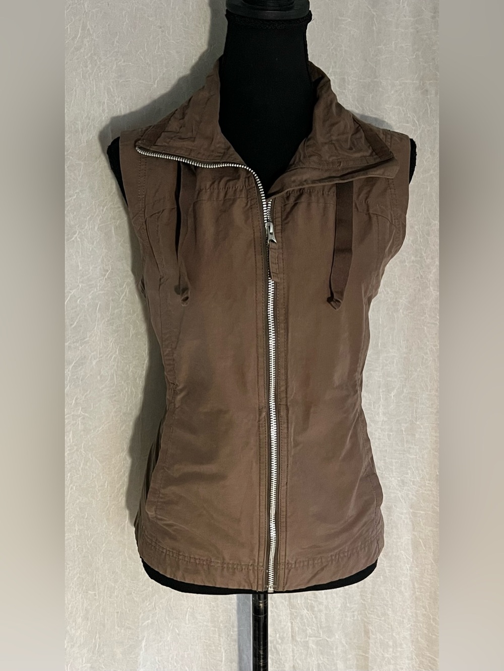 Columbia Zip-Front Utility Vest in Brown-green